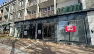 Location - Commerce / Bureaux vitrine - Lorient - 235 m² - BUREAUX - LOCAL-COMMERCIAL (4623-63)