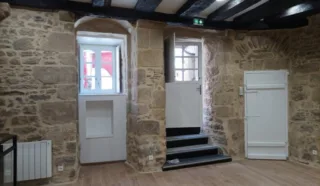  VANNES LOCAL COMMERCIAL 90 m²