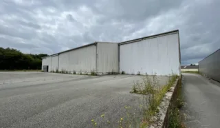  BATIMENT INDUSTRIEL 885 m² CAUDAN
