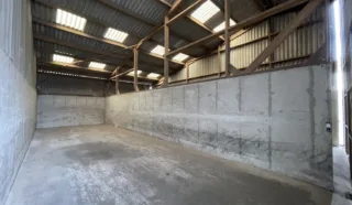  BATIMENT INDUSTRIEL 885 m² CAUDAN