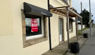  LOCAL COMMERCIAL / BUREAUX VITRINE LOCMARIAQUER 60 m²