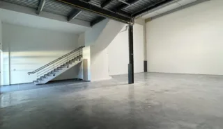  LOCAUX D'ACTIVITES 305 m² CARQUEFOU