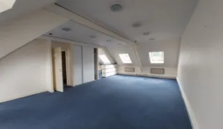  LOCAUX PROFESSIONNELS 200 m² PONTIVY