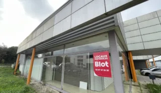  LOCAL COMMERCIAL 512 m² LORIENT