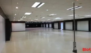  LOCAL COMMERCIAL 512 m² LORIENT