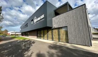  LOCAL ACTIVITES 980 m² CORP-NUDS