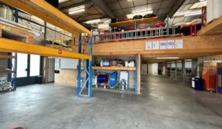  LOCAL ACTIVITES 980 m² CORP-NUDS