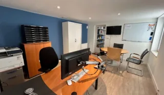 LOCAL ACTIVITES 980 m² CORP-NUDS