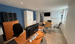  LOCAL ACTIVITES 980 m² CORP-NUDS