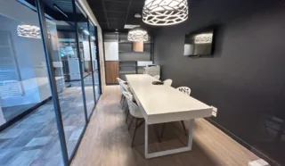  LOCAL ACTIVITES 980 m² CORP-NUDS