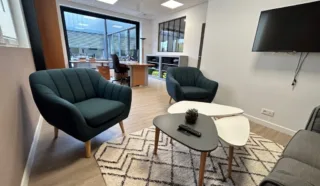  LOCAL ACTIVITES 980 m² CORP-NUDS