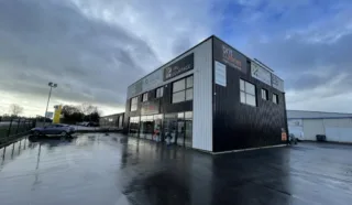  BUREAUX 76 m² PLOUDANIEL