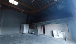  LOCAL COMMERCIAL 890 m ² LOCMINE BIGNAN
