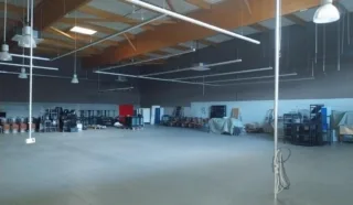 LOCAL COMMERCIAL 890 m ² LOCMINE BIGNAN