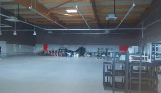  LOCAL COMMERCIAL 890 m ² LOCMINE BIGNAN