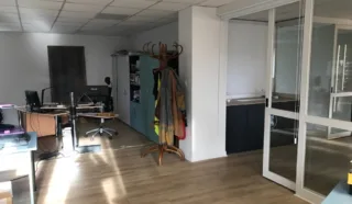  LOCAUX D'ACTIVTES 600 m² NANTES