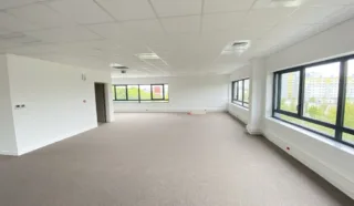  BUREAUX & LOCAUX COMMERCIAUX 1 090 m² -BREST