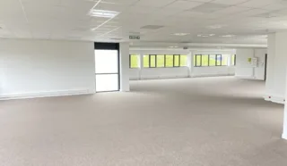 BUREAUX & LOCAUX COMMERCIAUX 1 090 m² -BREST