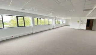  BUREAUX & LOCAUX COMMERCIAUX 1 090 m² -BREST