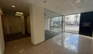  À AVNDRE LOCAL COMMERCIAL / BUREAU VITRINE 235 m² LORIENT