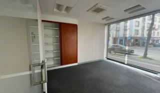  À AVNDRE LOCAL COMMERCIAL / BUREAU VITRINE 235 m² LORIENT