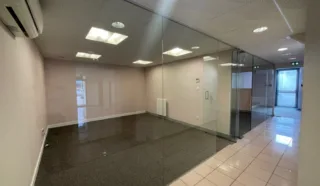  À AVNDRE LOCAL COMMERCIAL / BUREAU VITRINE 235 m² LORIENT