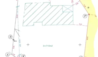 Terrain 715m²