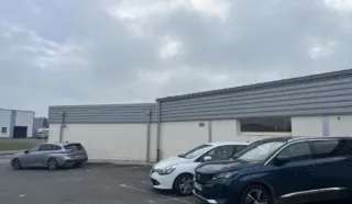  LOCAUX D'ACTIVITES 1 211 m² BRIEC