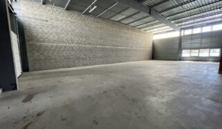  ENTREPOT AVEC BUREAUX  LORIENT 590 m²