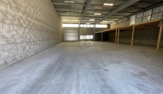  ENTREPOT AVEC BUREAUX  LORIENT 590 m²