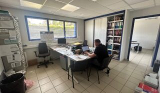  Ou  LOCAL D'ACTIVITÉS avec terrain CRÉVIN 670 m²