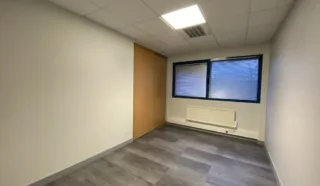  LOCAL D'ACTIVITES 400 M² TADEN