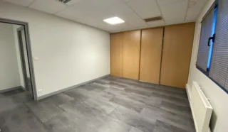  LOCAL D'ACTIVITES 400 M² TADEN