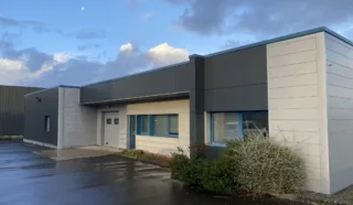  LOCAL D'ACTIVITES 400 M² TADEN