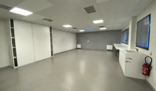  LOCAL D'ACTIVITES 400 M² TADEN