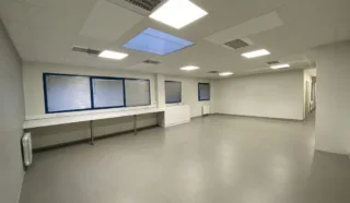  LOCAL D'ACTIVITES 400 M² TADEN