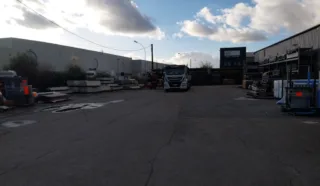  LOCAUX D'ACTIVITÉS 1 000 M² REZÉ
