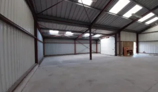  LOCAUX D'ACTIVITÉS 200 M² SAINTE REINE DE BRETAGNE