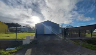  LOCAUX D'ACTIVITÉS 200 M² SAINTE REINE DE BRETAGNE