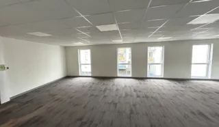  BUREAUX 81 m² BREST