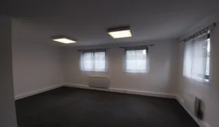  LOCAUX D'ACTIVITÉS 180 M² SAINT NAZAIRE