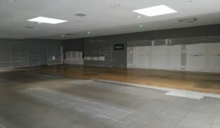  LOCAL COMMERCIAL 580 M² ENVIRON ANCENIS SAINT GEREON