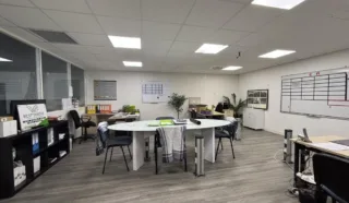  LOCAUX D'ACTIVITÉS 250 M² LES SORINIERES