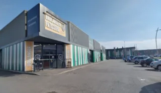  LOCAUX COMMERCIAUX 173 M² SAINT BREVIN