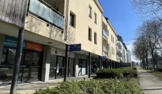  BUREAU /LOCAL COMMERCIAL 82 M² PACE
