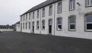  ENSEMBLE IMMOBILIER 2 000 m² ELLIANT
