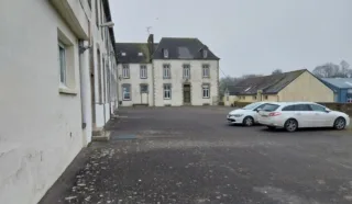  ENSEMBLE IMMOBILIER 2 000 m² ELLIANT