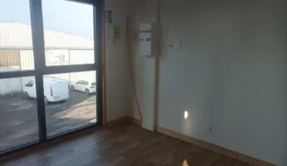  BUREAUX 76 m² PLOUDANIEL