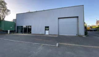  LOCAL D'ACTIVITÉS AVEC SHOW ROOM 350 m² BREAL SOUS MONTFORT