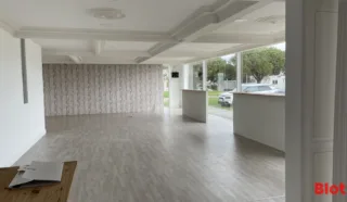 LOCAL COMMERCIAL 157 m² LE POULIGUEN
